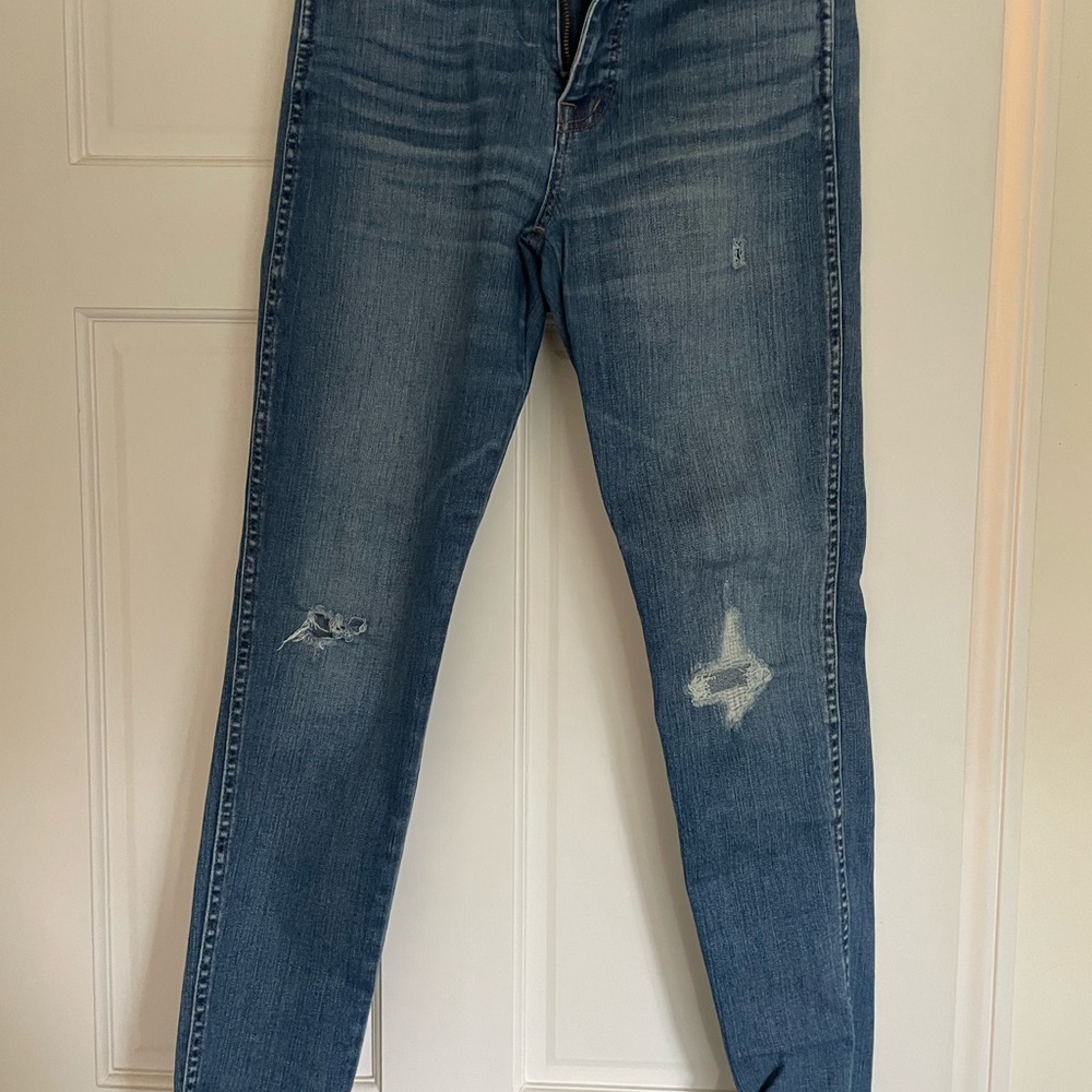 Madewell Skinny Jeans lightly distressed size 27